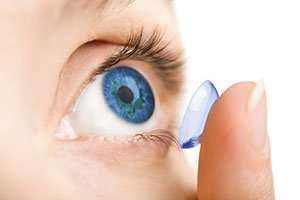 Putting in a contact lens