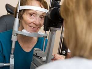 Retinitis pigmentosa eye examination